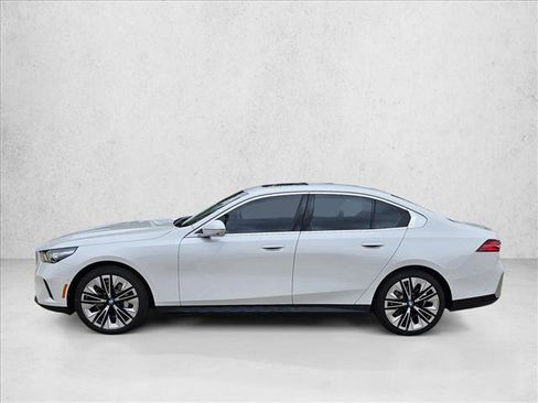 Used 2026 BMW 530i w/ Premium Package RWD image 8