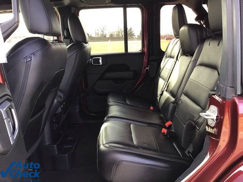 Used 2022 Jeep Wrangler Unlimited Sahara image 12