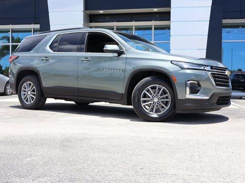Used 2022 Chevrolet Traverse LT FWD image 2