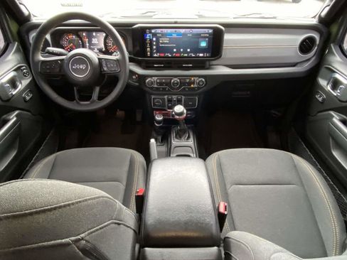 Used 2024 Jeep Wrangler Willys image 9