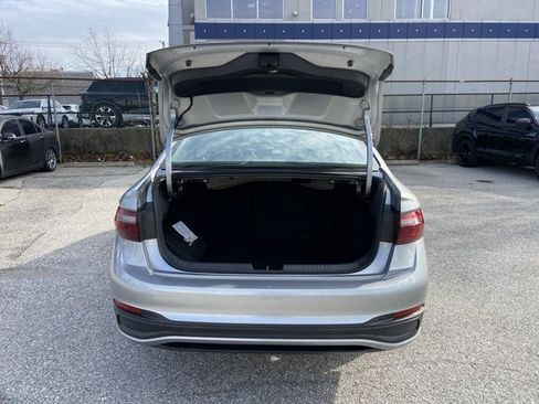 Used 2022 Volkswagen Jetta SE image 32