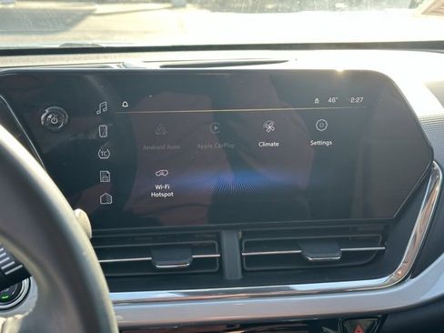 Certified 2025 Chevrolet Trax LT w/ Driver Confidence Package image 9