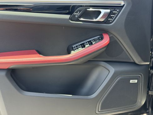 Certified 2023 Porsche Macan AWD/4WD image 20