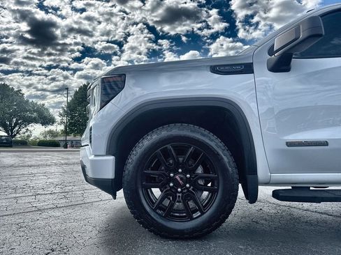Used 2024 GMC Sierra 1500 Elevation w/ LPO, Elevation Black Package AWD/4WD image 10