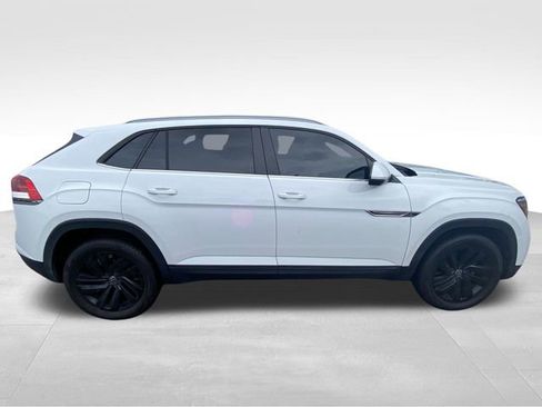 Used 2021 Volkswagen Atlas Cross Sport SE w/ 20" Black Wheels Package AWD/4WD image 12