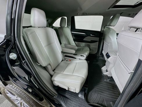Used 2017 Toyota Highlander XLE image 35