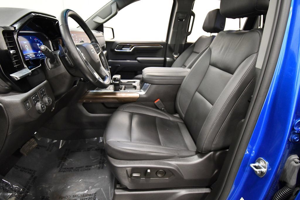 Used 2024 Chevrolet Silverado 1500 RST AWD/4WD image 14