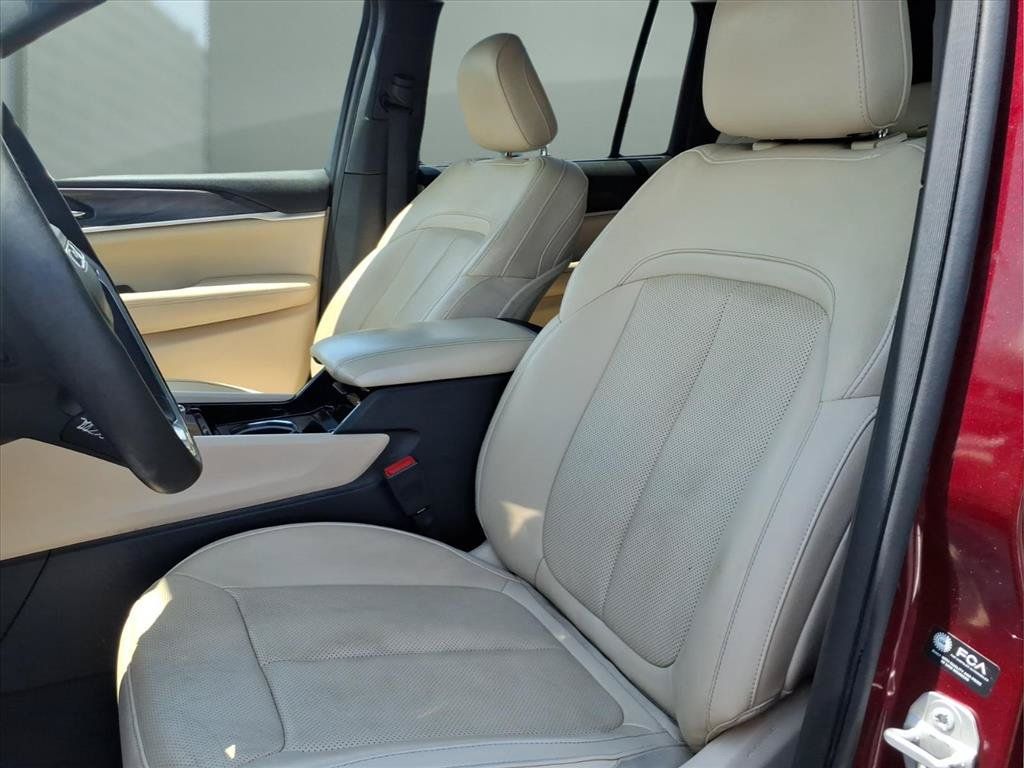 Used 2023 Jeep Grand Cherokee Limited w/ Luxury Tech Group II RWD image 16