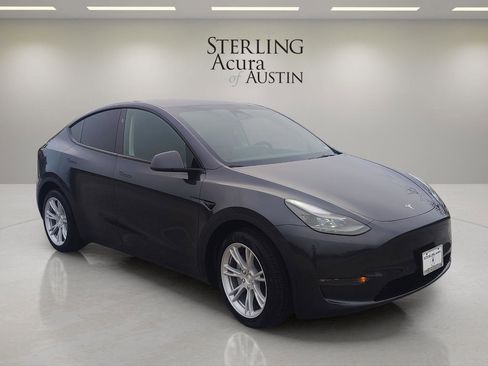 Used 2024 Tesla Model Y Long Range image 3