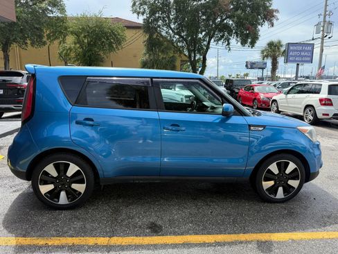Used 2017 Kia Soul + w/ Designer's Package FWD image 5