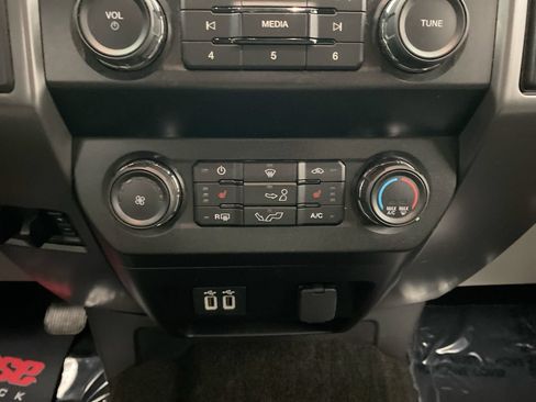 Used 2020 Ford F150 XLT w/ Equipment Group 302A Luxury AWD/4WD image 21