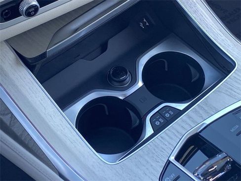 Certified 2025 BMW X7 M60i image 33