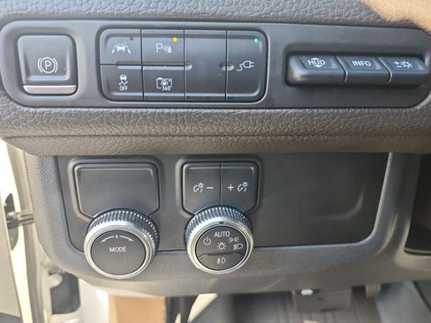 Certified 2022 GMC Yukon Denali image 15