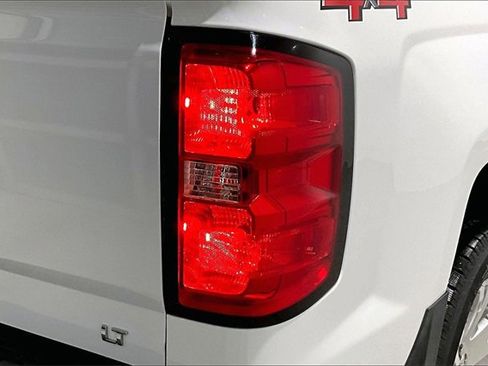 Used 2018 Chevrolet Silverado 1500 LT image 25