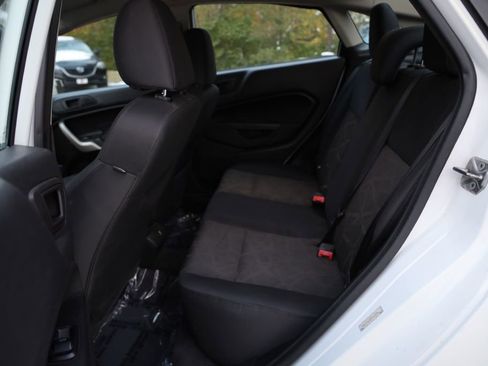 Used 2013 Ford Fiesta SE image 18