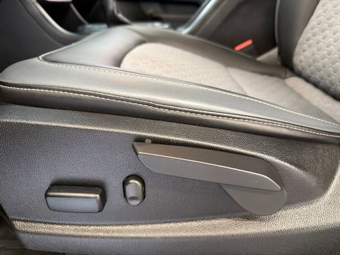 Used 2022 Chevrolet Colorado Z71 w/ Safety Package image 15