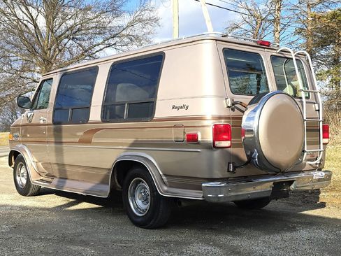 Used 1994 Chevrolet G20 image 4