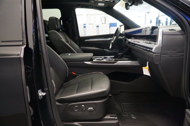 Certified 2025 Cadillac Escalade ESV Premium Luxury w/ Touring Package AWD/4WD image 18
