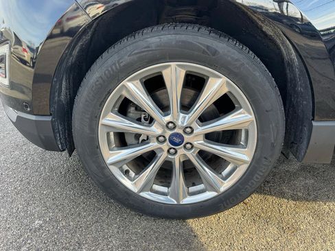 Used 2018 Ford Edge Titanium w/ Equipment Group 302A AWD/4WD image 18