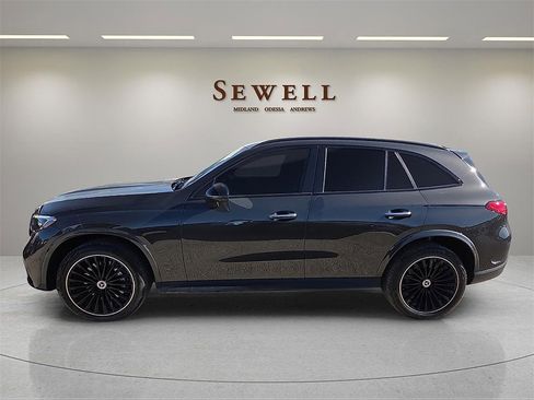 Used 2023 Mercedes-Benz GLC 300 4MATIC image 2