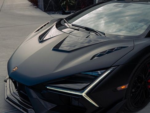 Used 2024 Lamborghini Revuelto image 4