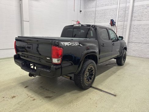 Used 2017 Toyota Tacoma TRD Sport w/ Tow Package image 3