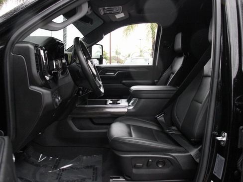 Used 2024 Chevrolet Silverado 2500 LTZ w/ LTZ Convenience Package image 18