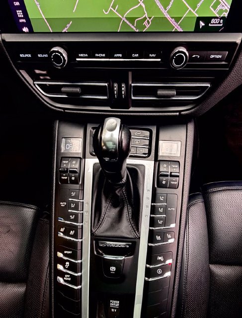 Used 2023 Porsche Macan AWD/4WD image 27