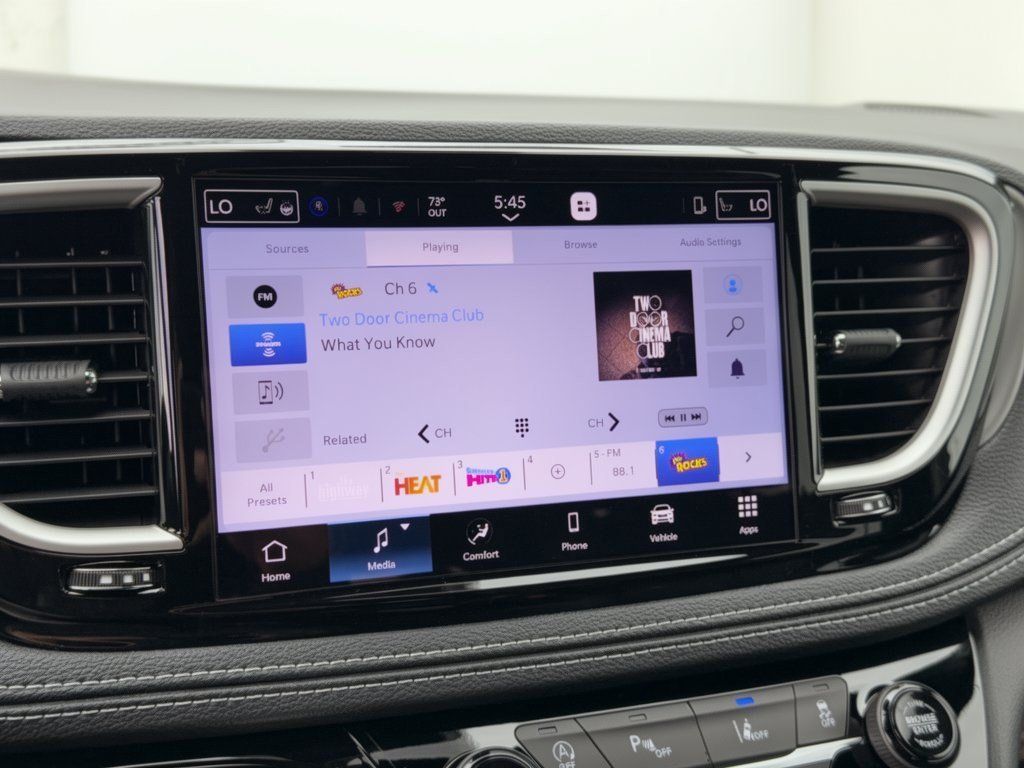 New 2027 Chrysler Pacifica Select FWD image 23