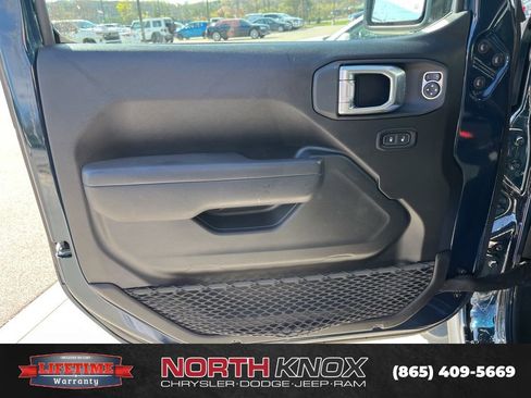 Used 2025 Jeep Gladiator Sport image 5