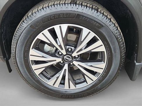 Used 2023 Nissan Rogue SV image 30