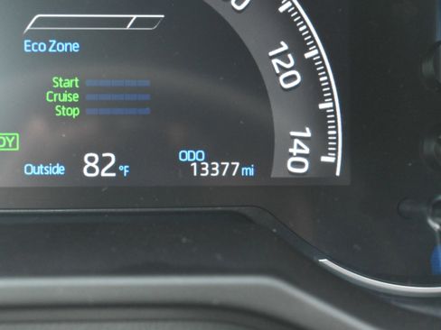 Used 2024 Toyota RAV4 SE image 21