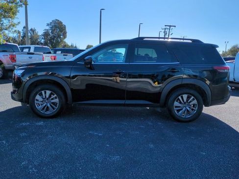 Certified 2025 Nissan Pathfinder SV FWD image 8