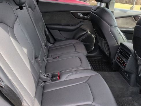 Used 2019 Audi Q8 Prestige w/ Luxury Package image 11