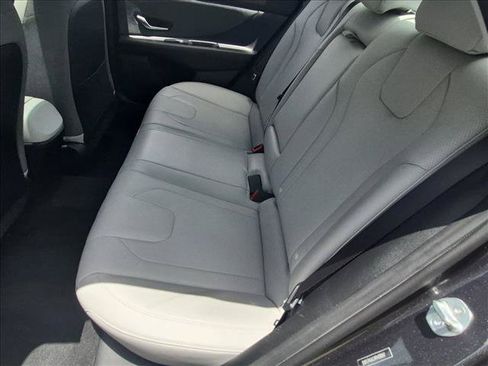 Used 2023 Hyundai Elantra Limited FWD image 19