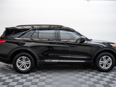 Used 2022 Ford Explorer XLT w/ Equipment Group 202A AWD/4WD image 4