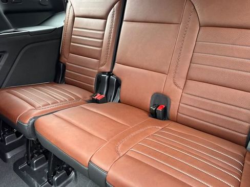Used 2024 GMC Yukon Denali Ultimate AWD/4WD image 18