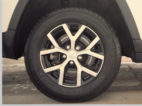 Used 2024 Jeep Grand Cherokee L Limited w/ Luxury Tech Group II image 21