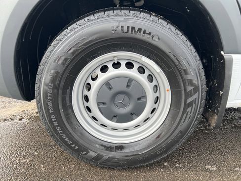 Used 2025 Mercedes-Benz Sprinter 2500 image 21