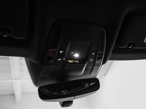 Used 2023 Porsche Taycan image 39