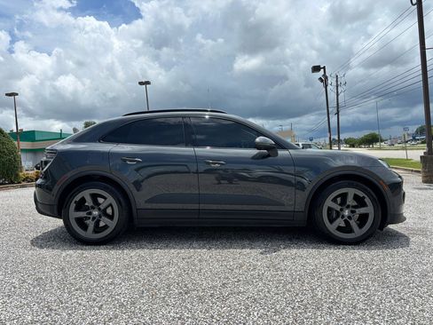 Used 2025 Porsche Macan Electric RWD image 6