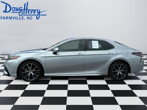 Used 2023 Toyota Camry SE w/ Convenience Package AWD/4WD image 2