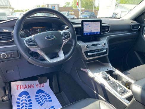 Used 2023 Ford Explorer XLT w/ Equipment Group 202A AWD/4WD image 12