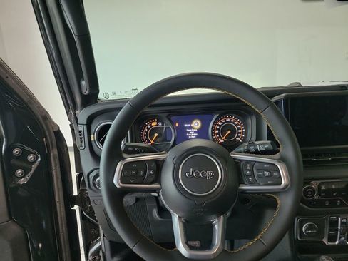 Used 2024 Jeep Wrangler Sahara image 26