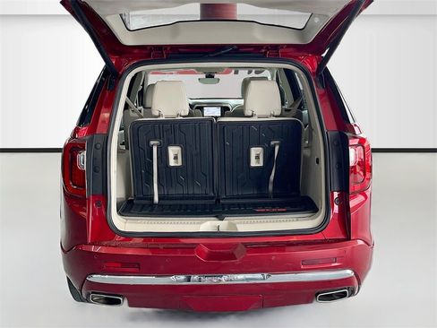Used 2021 GMC Acadia Denali w/ Denali Technology Package image 28