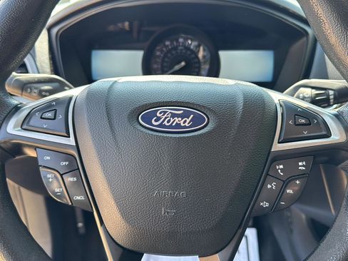 Used 2018 Ford Fusion SE FWD image 12