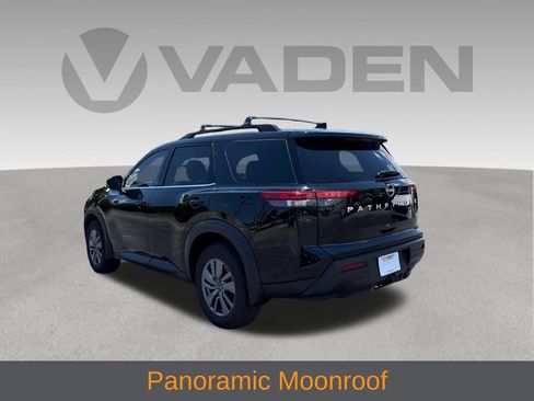 Used 2025 Nissan Pathfinder SV w/ SV Premium Package FWD image 6