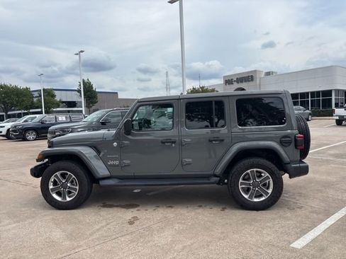 Used 2018 Jeep Wrangler Unlimited Sahara AWD/4WD image 8