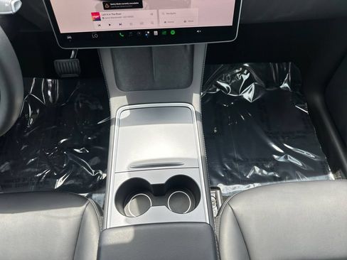 Used 2024 Tesla Model Y Long Range RWD image 11