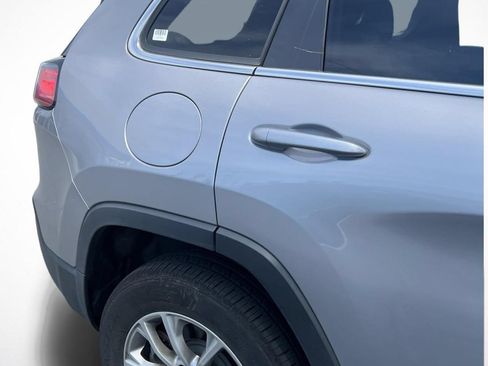 Used 2021 Jeep Cherokee Latitude Plus AWD/4WD image 9